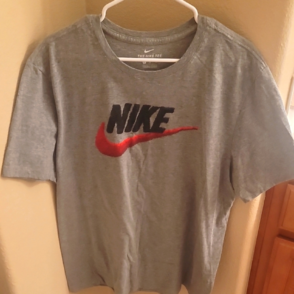 Nike Gray T-Shirt with Red Logo ❤️
